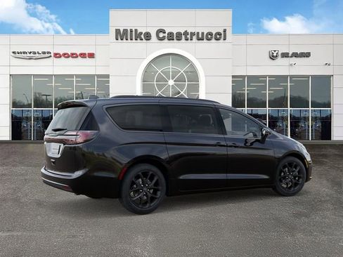 New 2026 Chrysler Pacifica Select w/ S Appearance Package FWD image 5