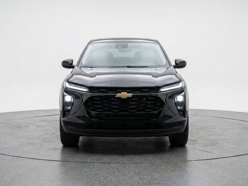 Used 2025 Chevrolet TrailBlazer LT image 2