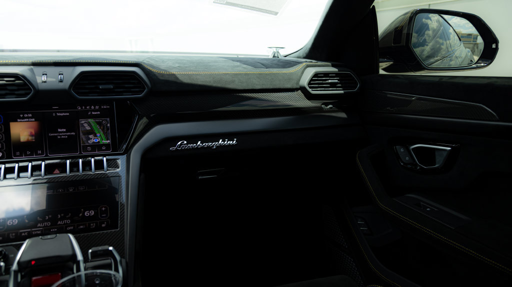 Used 2023 Lamborghini Urus Performante AWD/4WD image 32