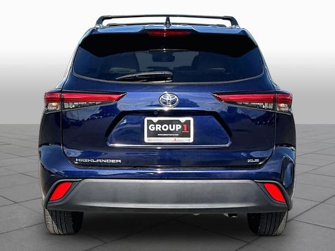Used 2021 Toyota Highlander XLE FWD image 5