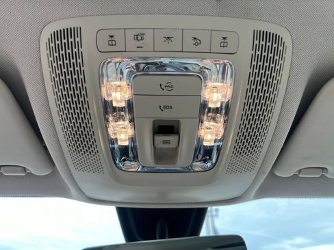 Used 2023 Mercedes-Benz GLB 250 4MATIC w/ Premium Package image 34