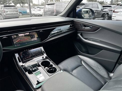 Used 2021 Audi Q8 Prestige w/ Prestige Package image 26