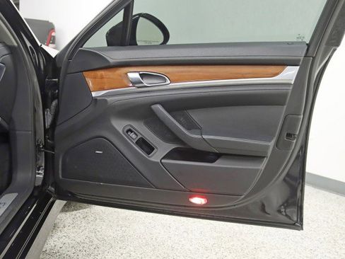 Used 2011 Porsche Panamera S image 32