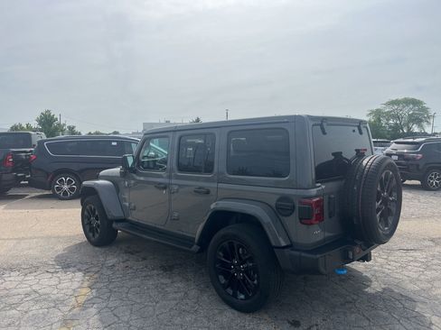Used 2023 Jeep Wrangler Unlimited Sahara w/ Cold Weather Group AWD/4WD image 8