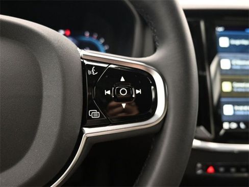 Used 2024 Volvo V60 B5 Cross Country Ultimate image 25