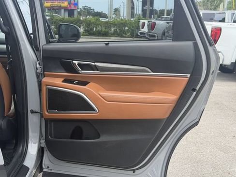 Used 2025 Kia Telluride AWD image 38