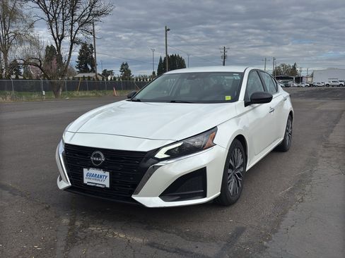 Used 2024 Nissan Altima 2.5 SV image 4