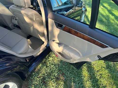 Used 2012 Mercedes-Benz C 300 Luxury image 10