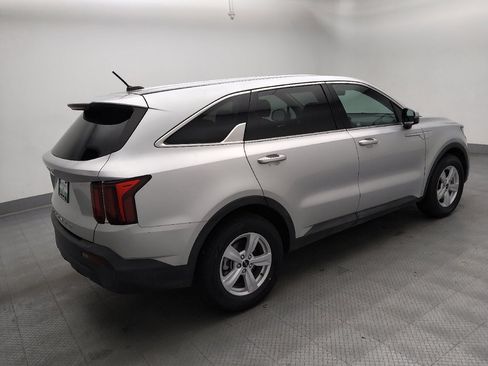 Used 2022 Kia Sorento LX FWD image 10