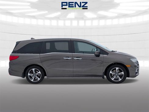 Used 2018 Honda Odyssey Touring image 2