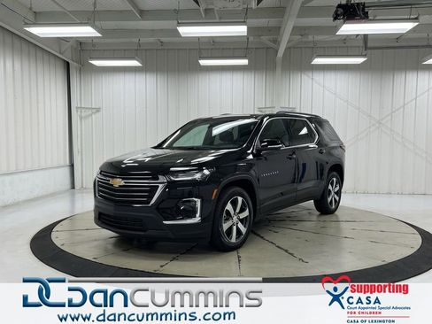 Used 2023 Chevrolet Traverse LT w/ LT Premium Package image 1