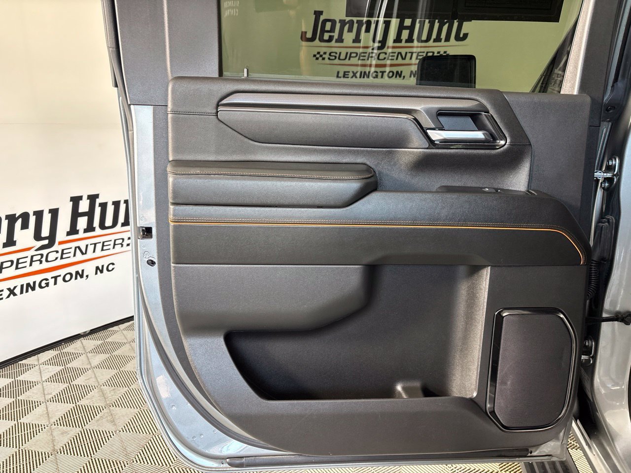 Used 2025 GMC Sierra 3500 AT4 w/ AT4 Premium Plus Package AWD/4WD image 18