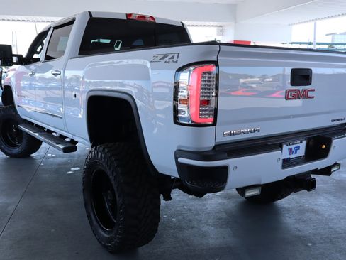 Used 2015 GMC Sierra 3500 Denali w/ Duramax Plus Package image 9