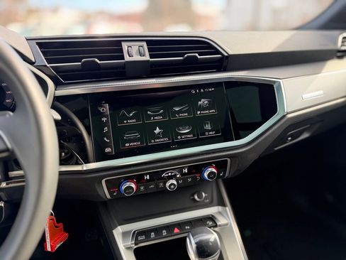 Used 2025 Audi Q3 2.0T Premium image 18