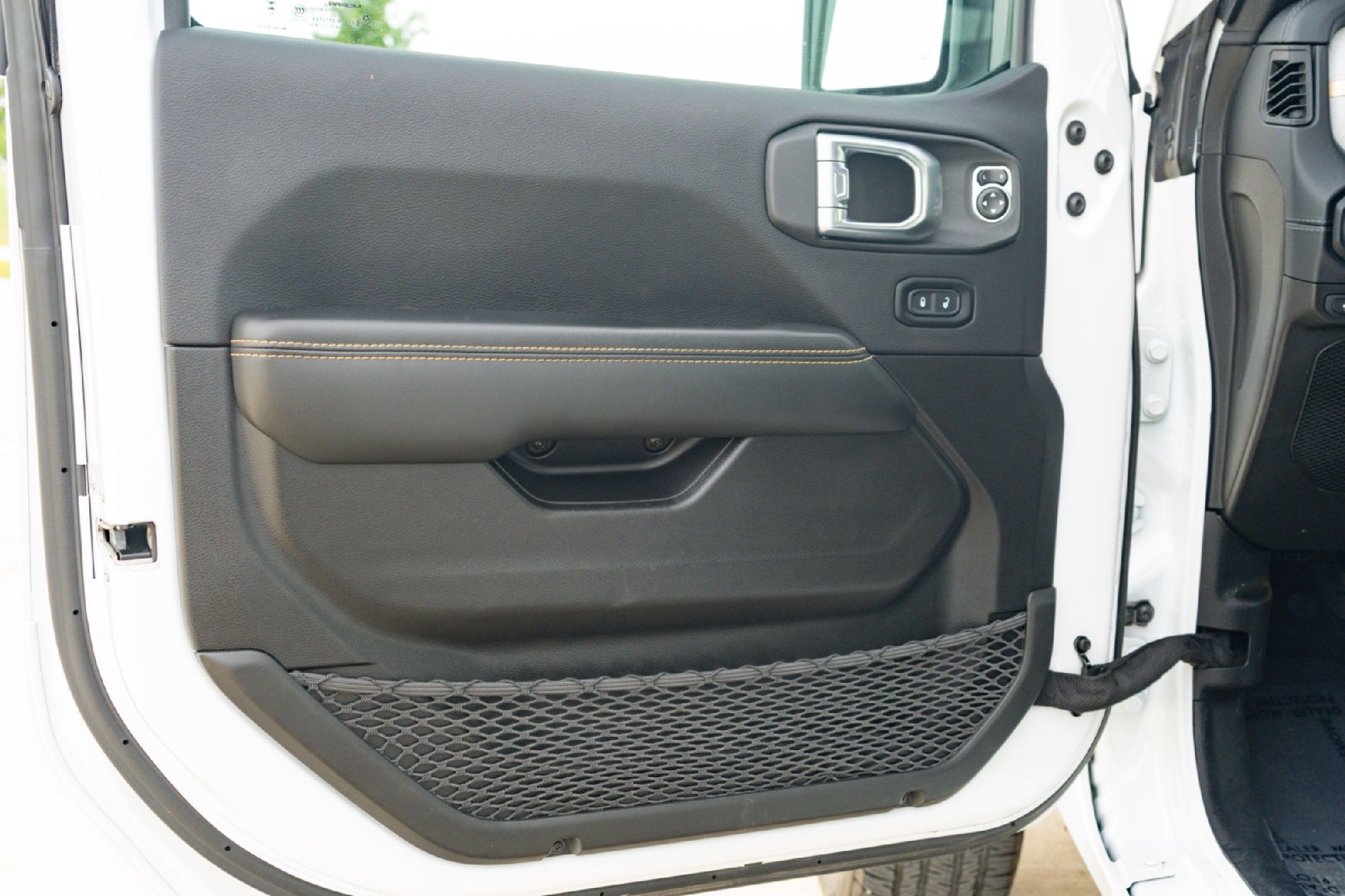 Used 2024 Jeep Wrangler Unlimited Sahara AWD/4WD image 21