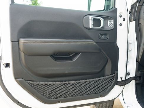 Used 2024 Jeep Wrangler Unlimited Sahara AWD/4WD image 21