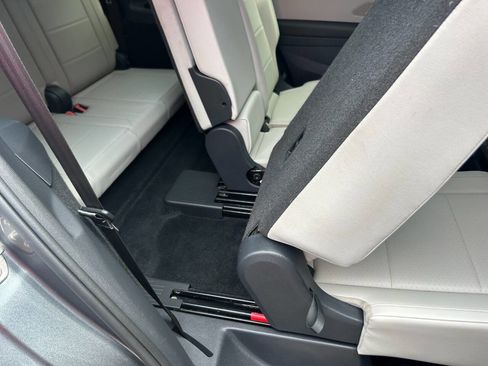 Used 2018 Volkswagen Tiguan SEL w/ 3rd Row Seat Package image 24