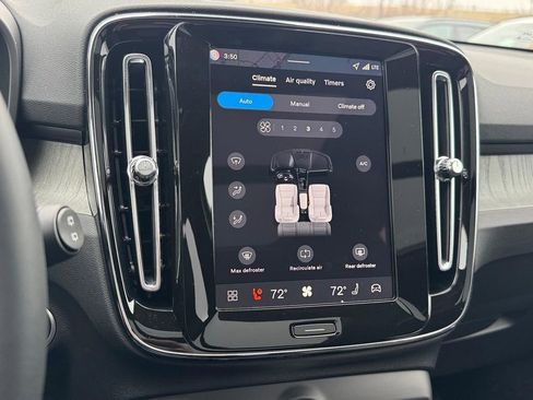 New 2026 Volvo XC40 B5 Plus w/ Protection Package Premier image 18