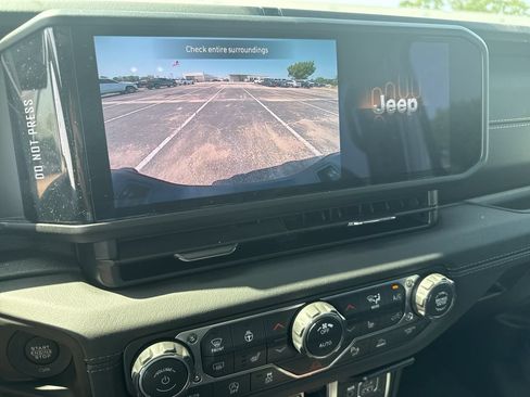 Used 2026 Jeep Gladiator Sport AWD/4WD image 20