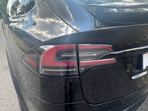 Used 2022 Tesla Model X image 17
