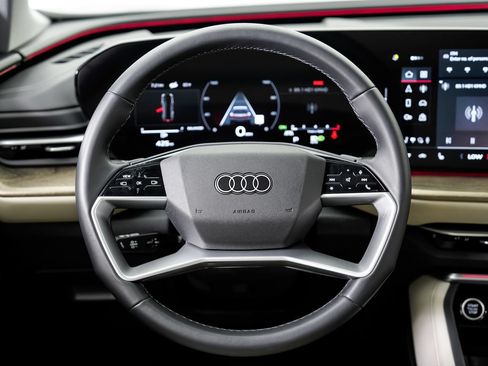Certified 2025 Audi Q5 Premium w/ 19" Wheel Package AWD/4WD image 11