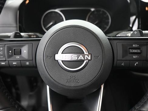 Used 2024 Nissan Pathfinder SL w/ SL Premium Package FWD image 11