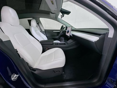 Used 2023 Tesla Model Y Long Range image 31