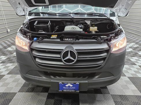 Used 2024 Mercedes-Benz Sprinter 4500 image 30