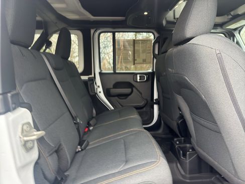 Used 2024 Jeep Wrangler Sport S image 16