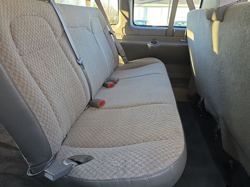 Used 2009 GMC Savana 1500 Passenger w/ LT Preferred Equipment Group image 22