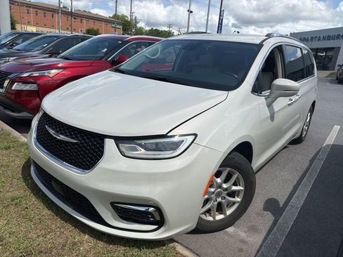 Used 2021 Chrysler Pacifica Touring-L FWD image 1