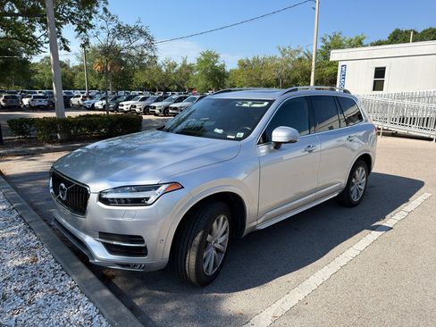 Used 2018 Volvo XC90 T6 Momentum w/ Convenience Package image 2