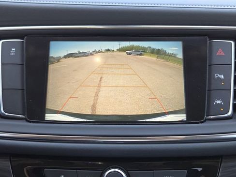 Used 2018 Buick Enclave Premium image 18