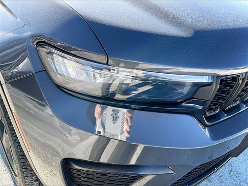 Used 2023 Jeep Grand Cherokee Altitude image 29