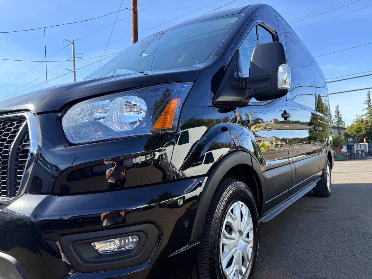Used 2024 Ford Transit 350 XLT RWD image 4
