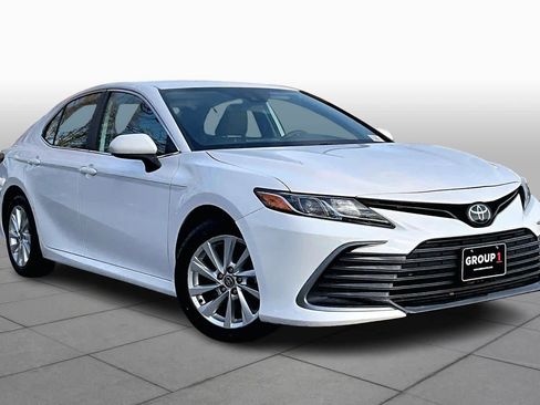 Used 2023 Toyota Camry LE image 2