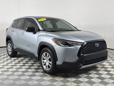 Used 2024 Toyota Corolla Cross L image 3