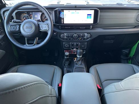 New 2025 Jeep Gladiator Mojave image 16