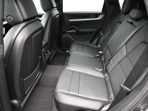Certified 2025 Porsche Cayenne AWD/4WD image 7