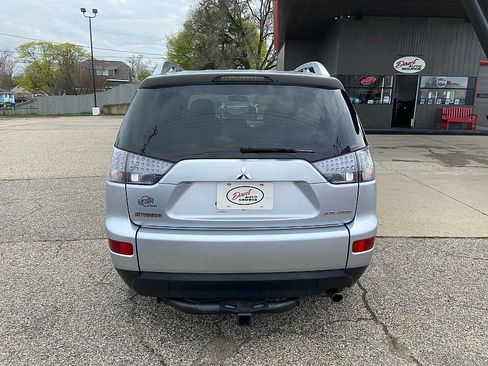 Used 2009 Mitsubishi Outlander SE image 3