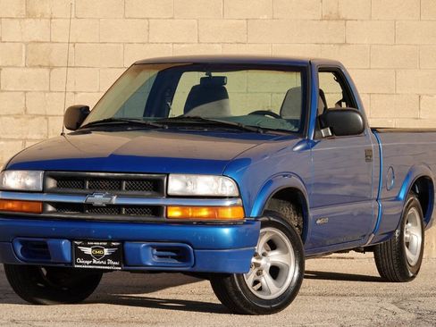 Used 2000 Chevrolet S10 Pickup LS w/ Preferred Equipment Group image 2