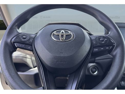 Used 2021 Toyota RAV4 XLE AWD/4WD image 11