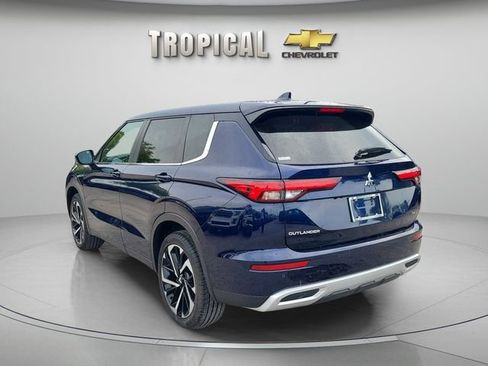 Used 2024 Mitsubishi Outlander SE AWD/4WD image 2
