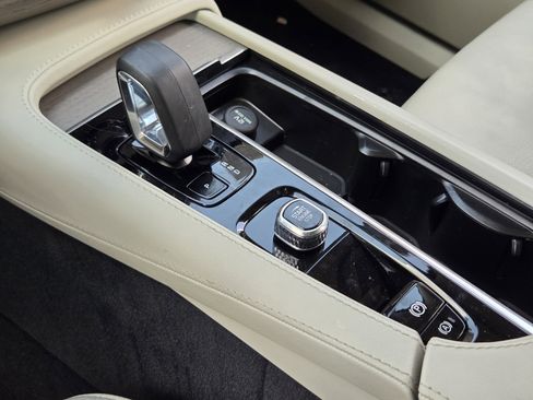 Used 2025 Volvo XC90 B6 Plus w/ Protection Package Premier image 27