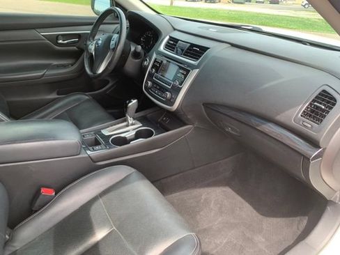 Used 2016 Nissan Altima 2.5 SL w/ Moonroof Package FWD image 17