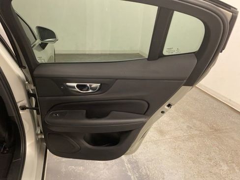 Used 2021 Volvo S60 T8 Inscription image 28