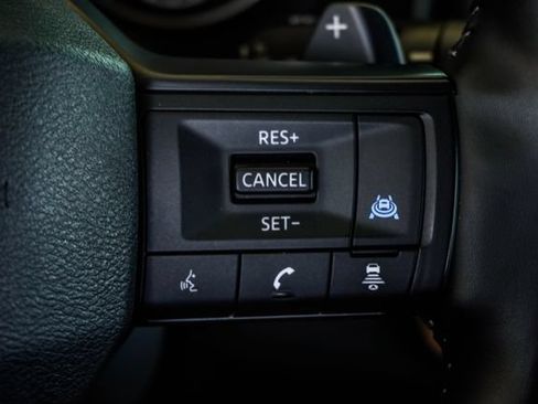 Used 2025 Nissan Rogue SV AWD/4WD image 30