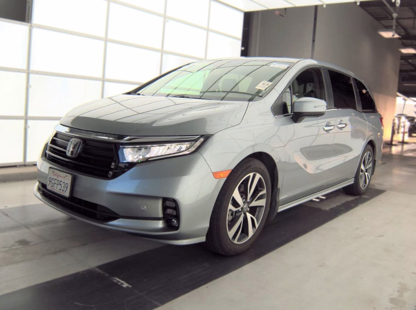 Used 2023 Honda Odyssey Touring image 1