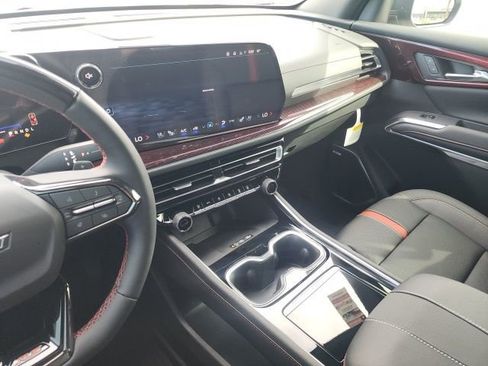 New 2026 Chevrolet Traverse RS w/ LPO, Floor Liner Package FWD image 32