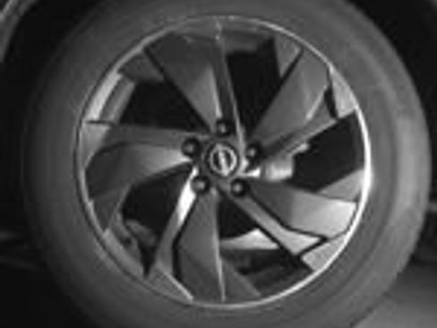 Used 2025 Nissan Rogue SV FWD image 12